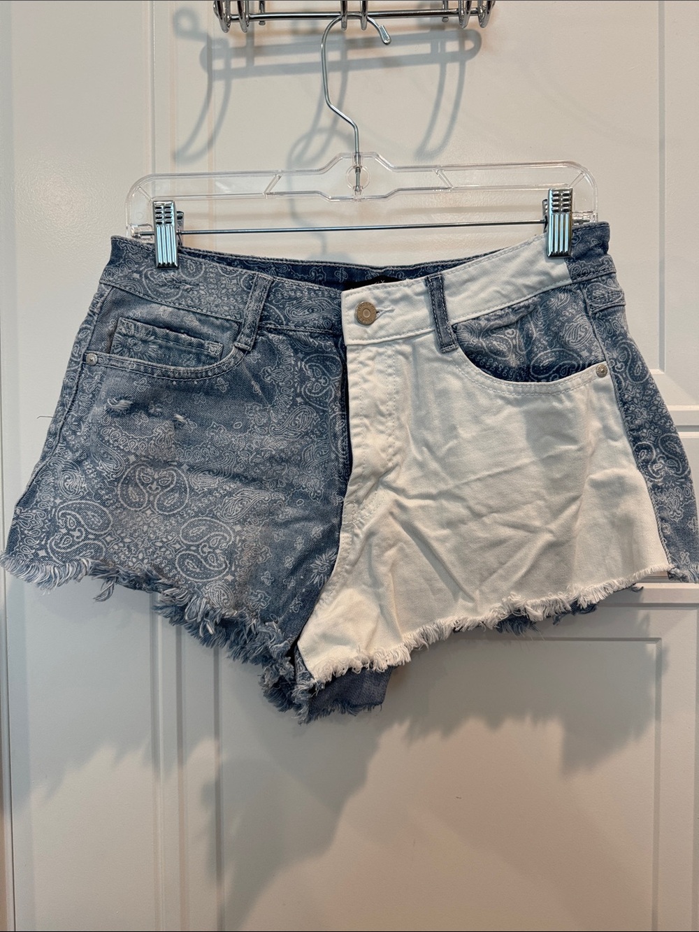 Two-Tone Paisley High-Rise Jean Shorts - Blue & White